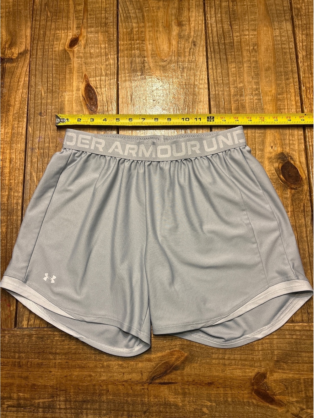 Under Armour Women's Loose Woven Light gray Athletic Shorts Medium